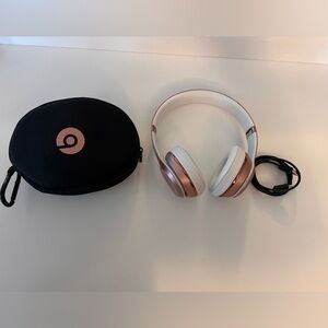 Beats Solo3 Wireless On-Ear Headphones - Rose Gold